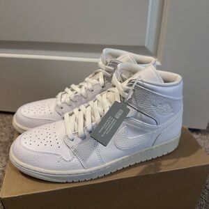 Air Jordan 1 Mid Triple White